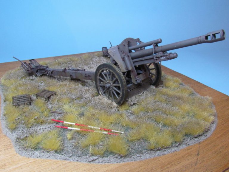 Gunze Sangyo 1/35 10.5cm le FH 18/40 HOWITZER Cannon Model Kit - G-723